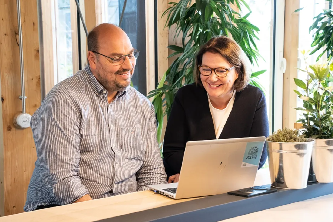 Échange entre collaborateurs